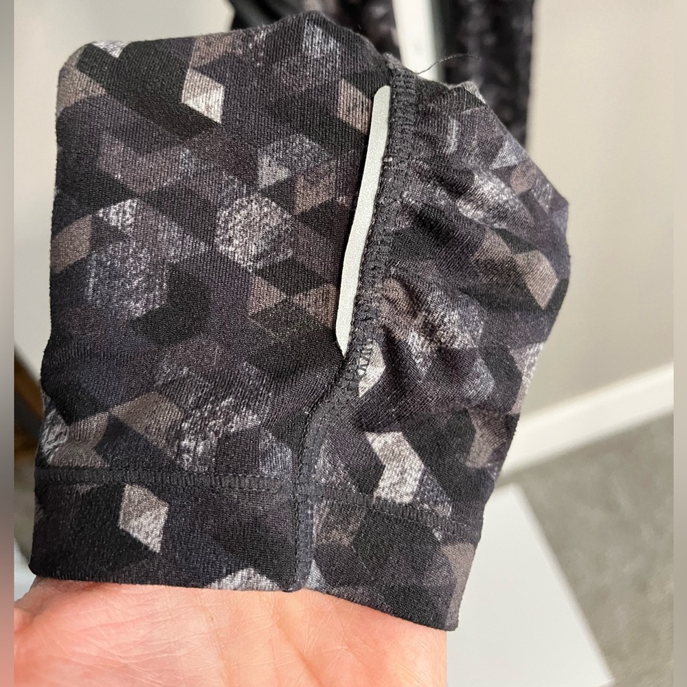 Athleta Black and Gray Patterned Leggings - Picture 4 of 7
